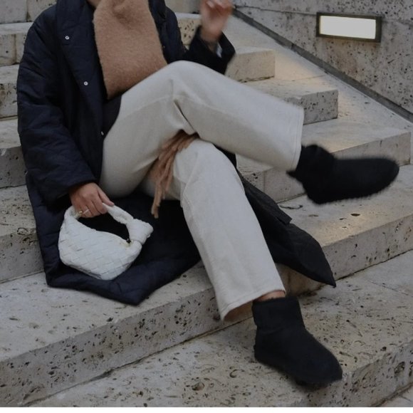 NIB UGG Classic Mini II Boot Black - Picture 8 of 8